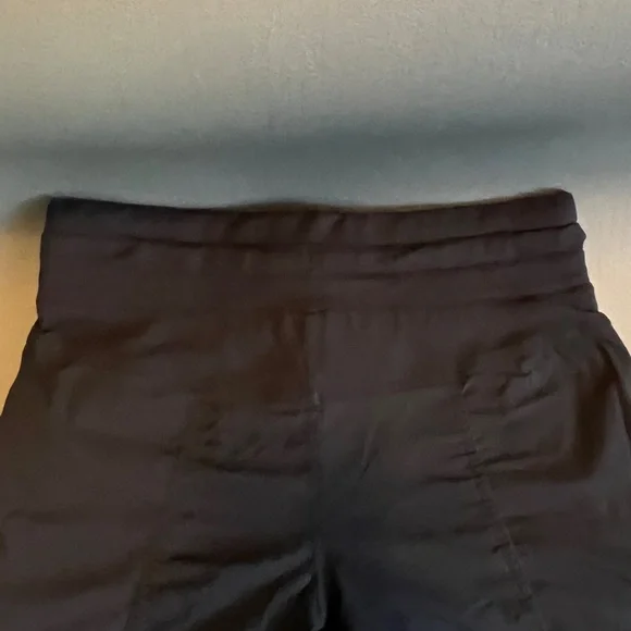 Lululemon Dance Studio Black LINED Women'sSz 6 Mid- Rise Pants - Picture 6 of 10